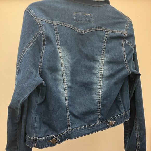 VIP Blue Denim Jean Jacket Women's Size Medium. - Picture 7 of 7